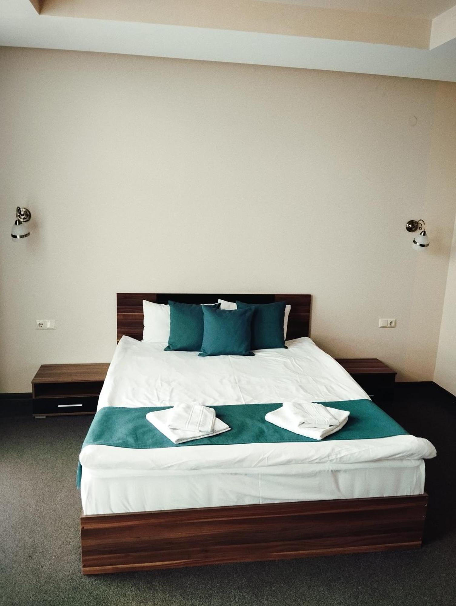 Park-Hotel Yambol エクステリア 写真